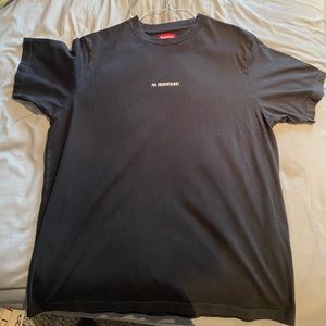 Supreme Internationale Tee Size L, worn 2 times.